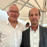 Le président sortant de l'association des viandes séchées du Valais IGP avec son successeur Benjamin Roduit